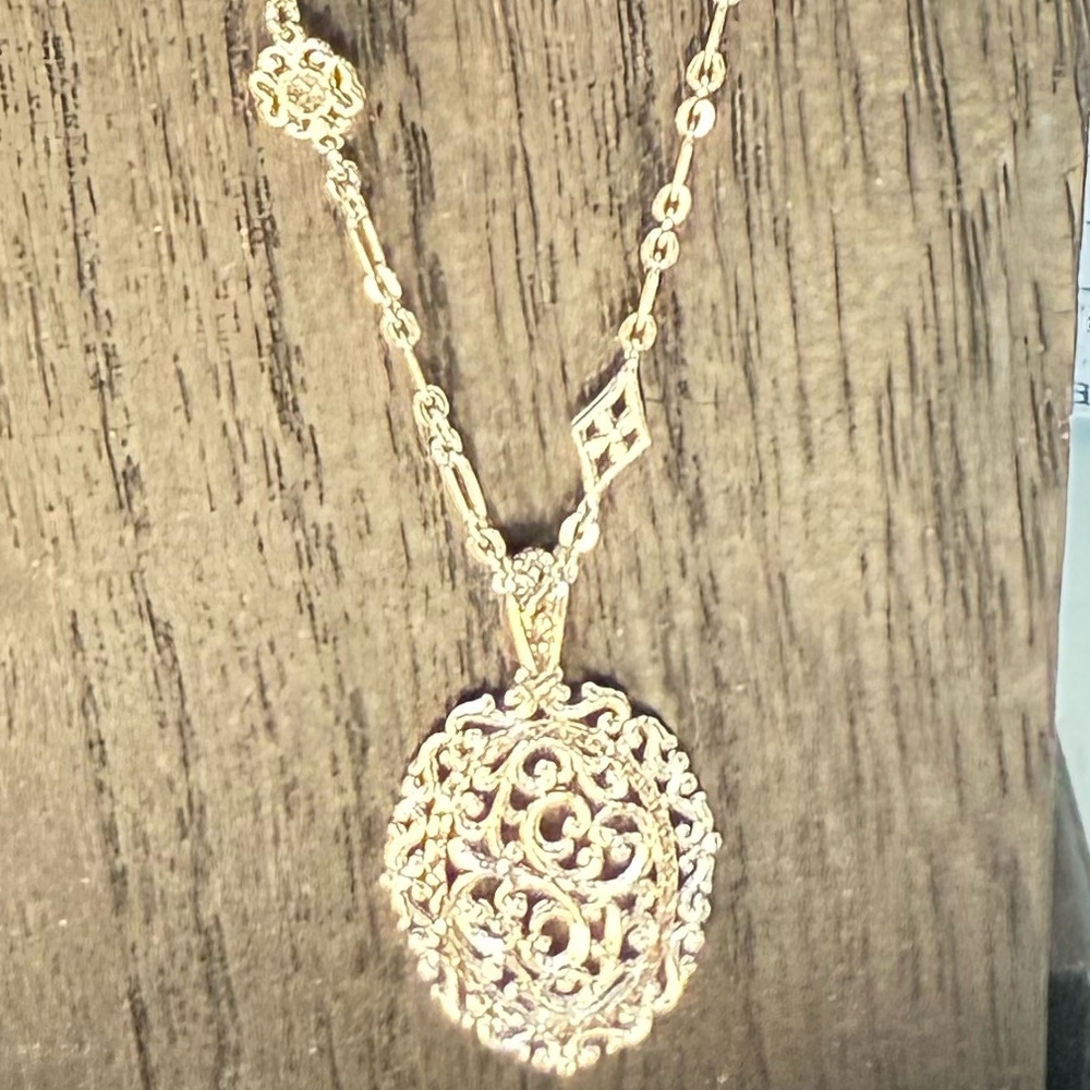 Vintage Sterling Silver Oval‎ Swirl Bolivia Pendant And Detailed Chain